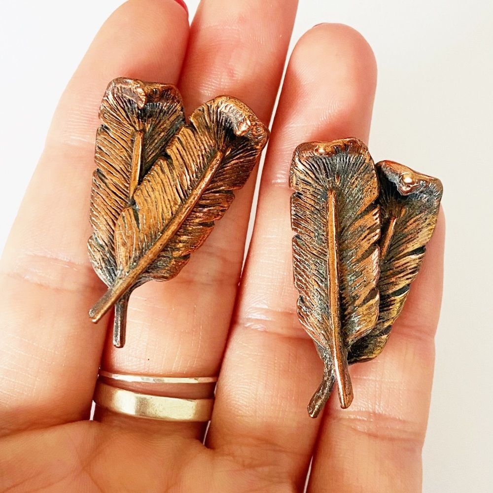Vintage solid copper feather clip on earrings - Picture 2 of 5